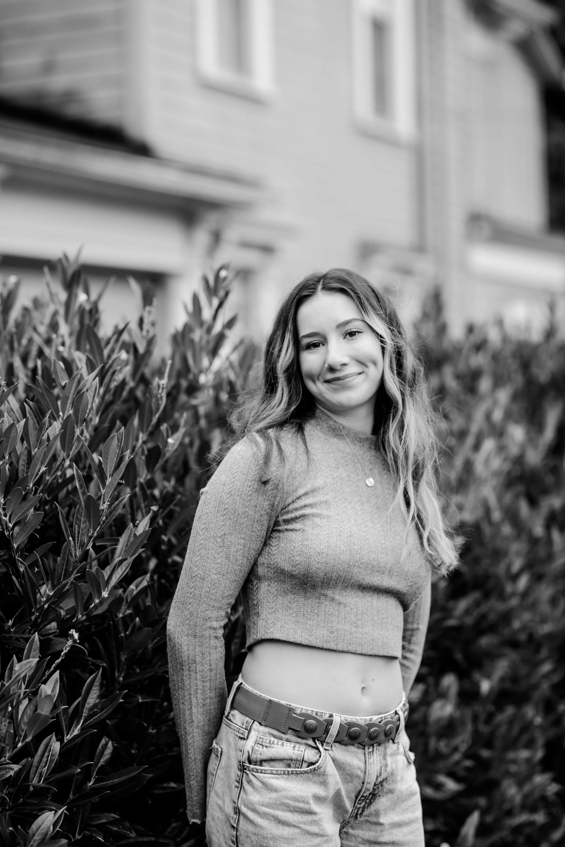  Black and white senior pictures in Snohomish for lifestyle senior portraits near Seattle. 