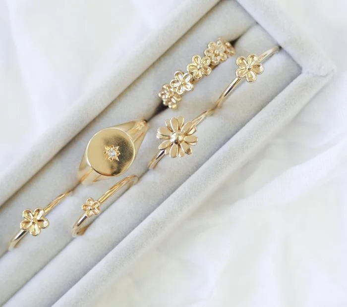 Flower_Stacking_Rings_Rachel_Whitehead_Jewellery_121_700x.jpg