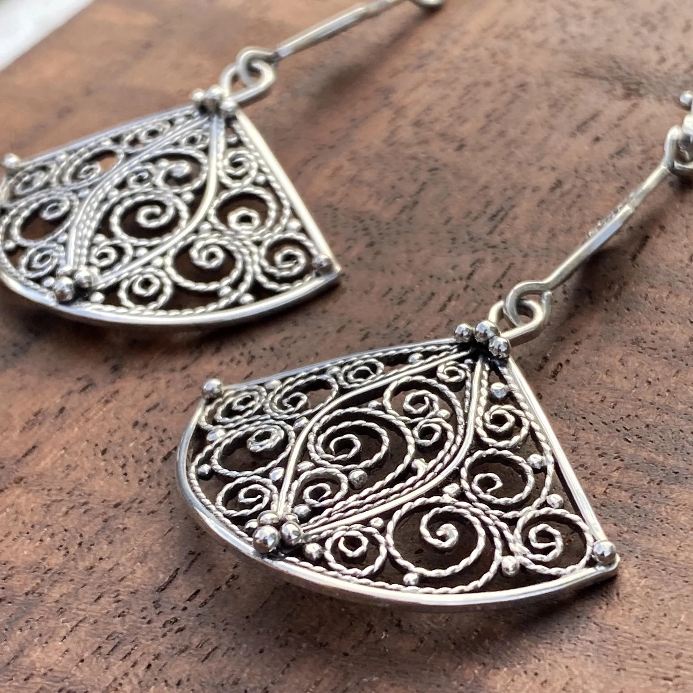 Filigree Is My Therapy - Interview with Jeweller and Filigree Artist Michelle Lierre (podcast episode)