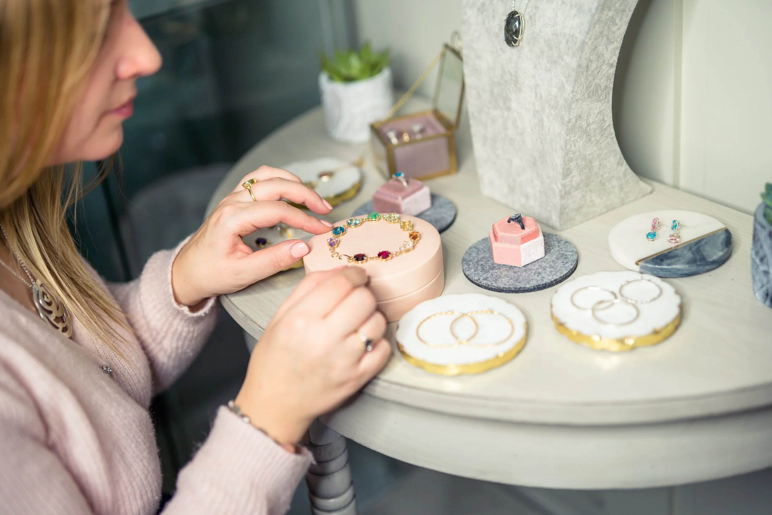 10 Tips to Get Started Selling Your Jewellery In Shops and Galleries with Jessica Rose (podcast episode)  