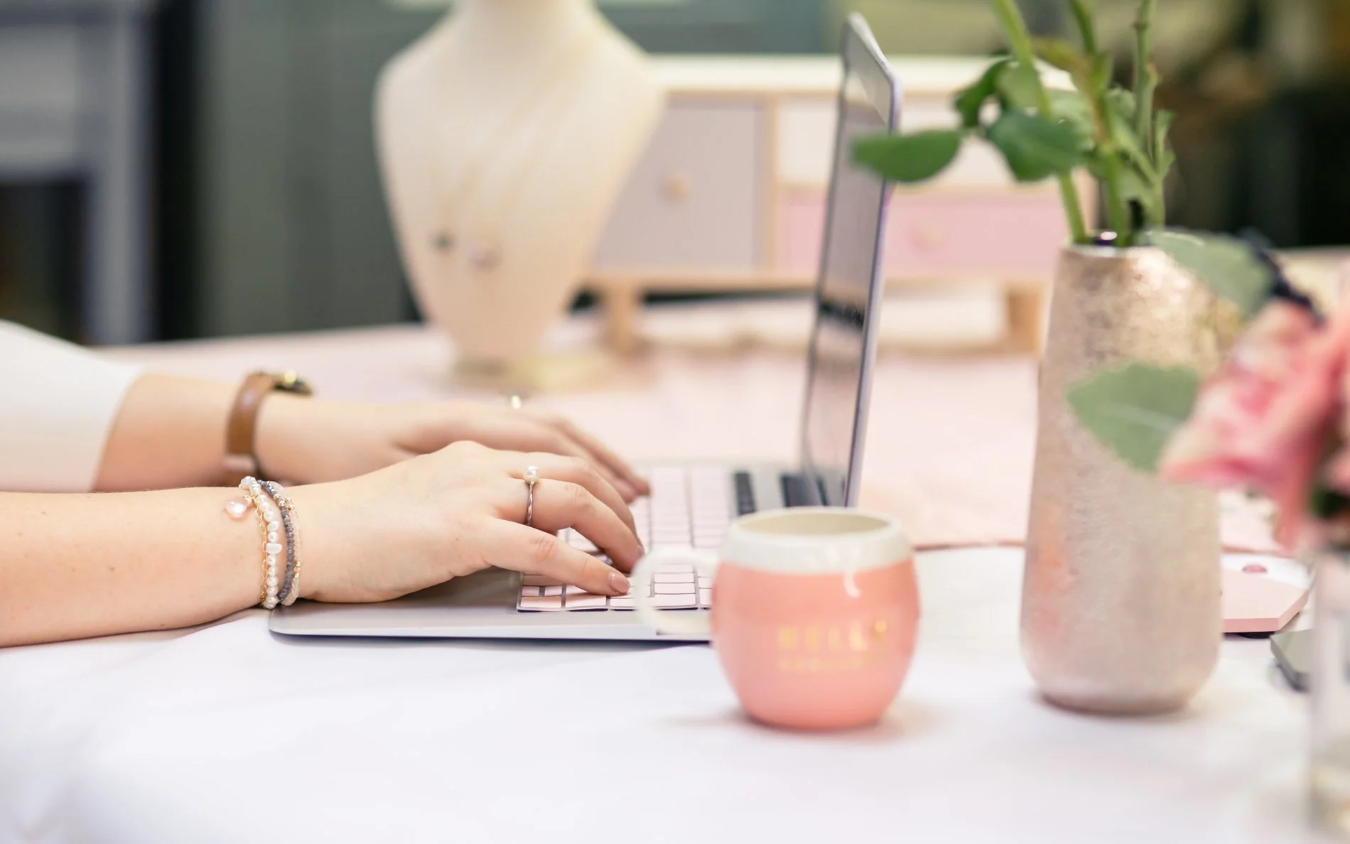 Top Tips for Writing Emails People Want to Read with Anna Campbell (podcast episode)  