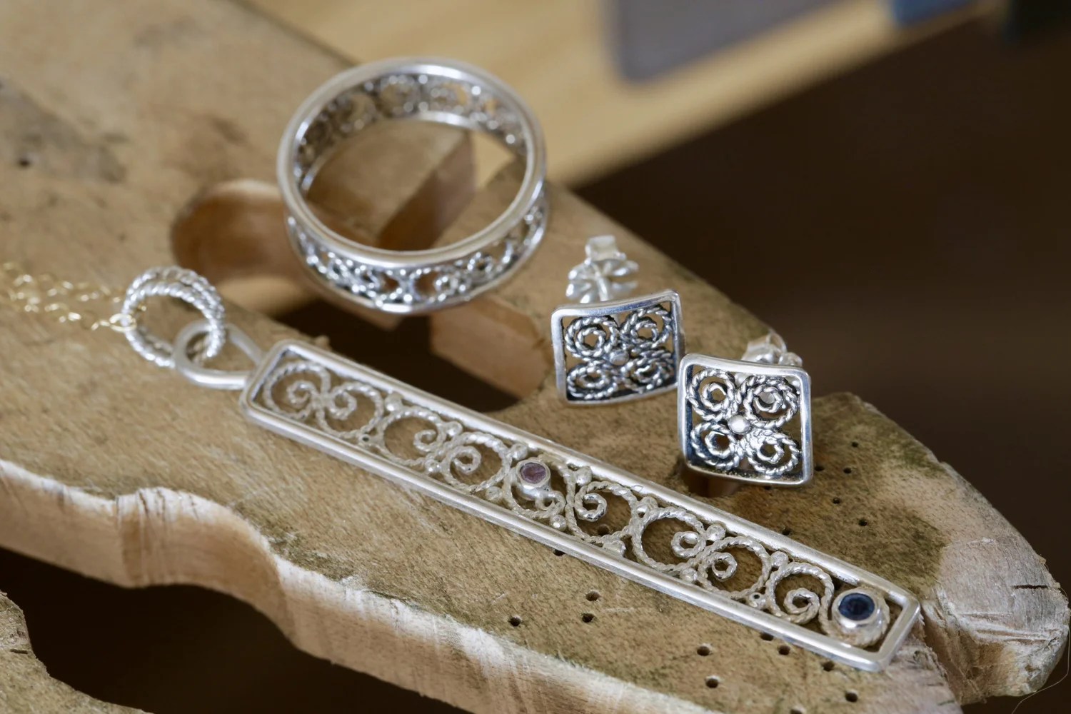 How To Make Silver Filigree Jewelry