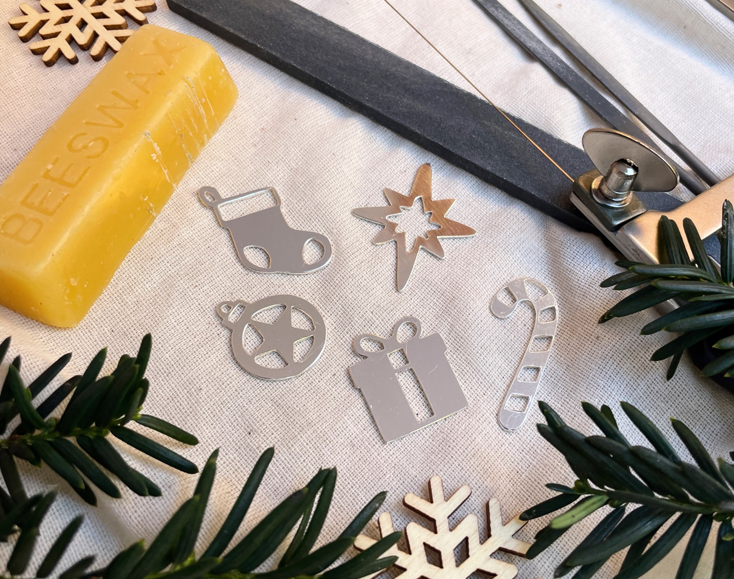 FREE christmas-themed piercing TEMPLATE FOR JEWELLERS