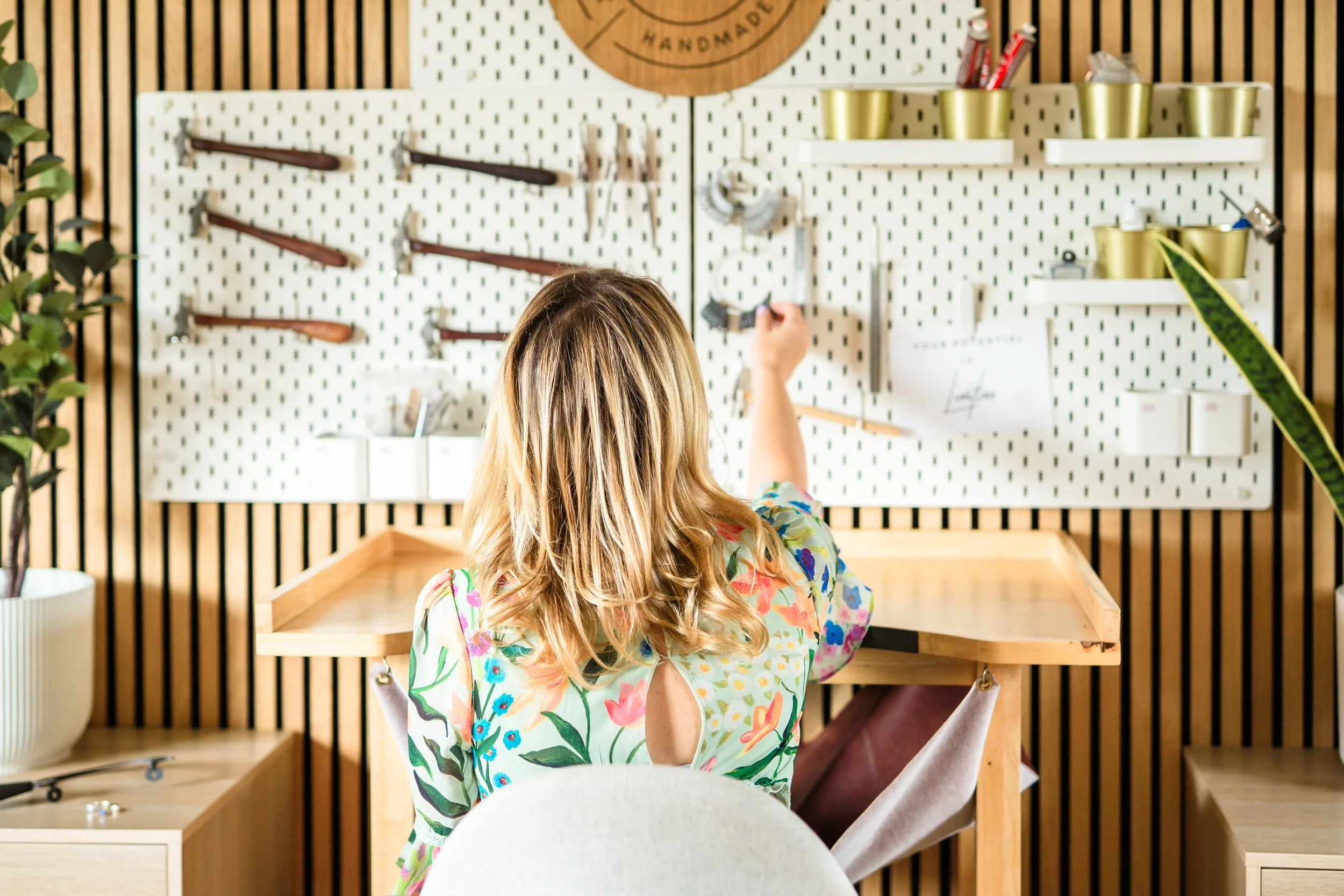 How creativity can help after overwhelm, trauma and burnout with trauma therapist Anne Cheshire (Podcast episode)