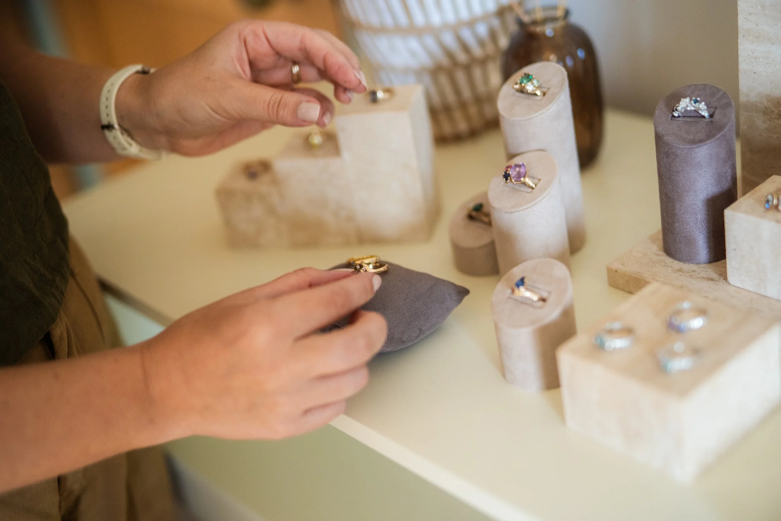 How to Sell Jewellery at Craft Fairs and Markets: 35 Tips for a Successful Event