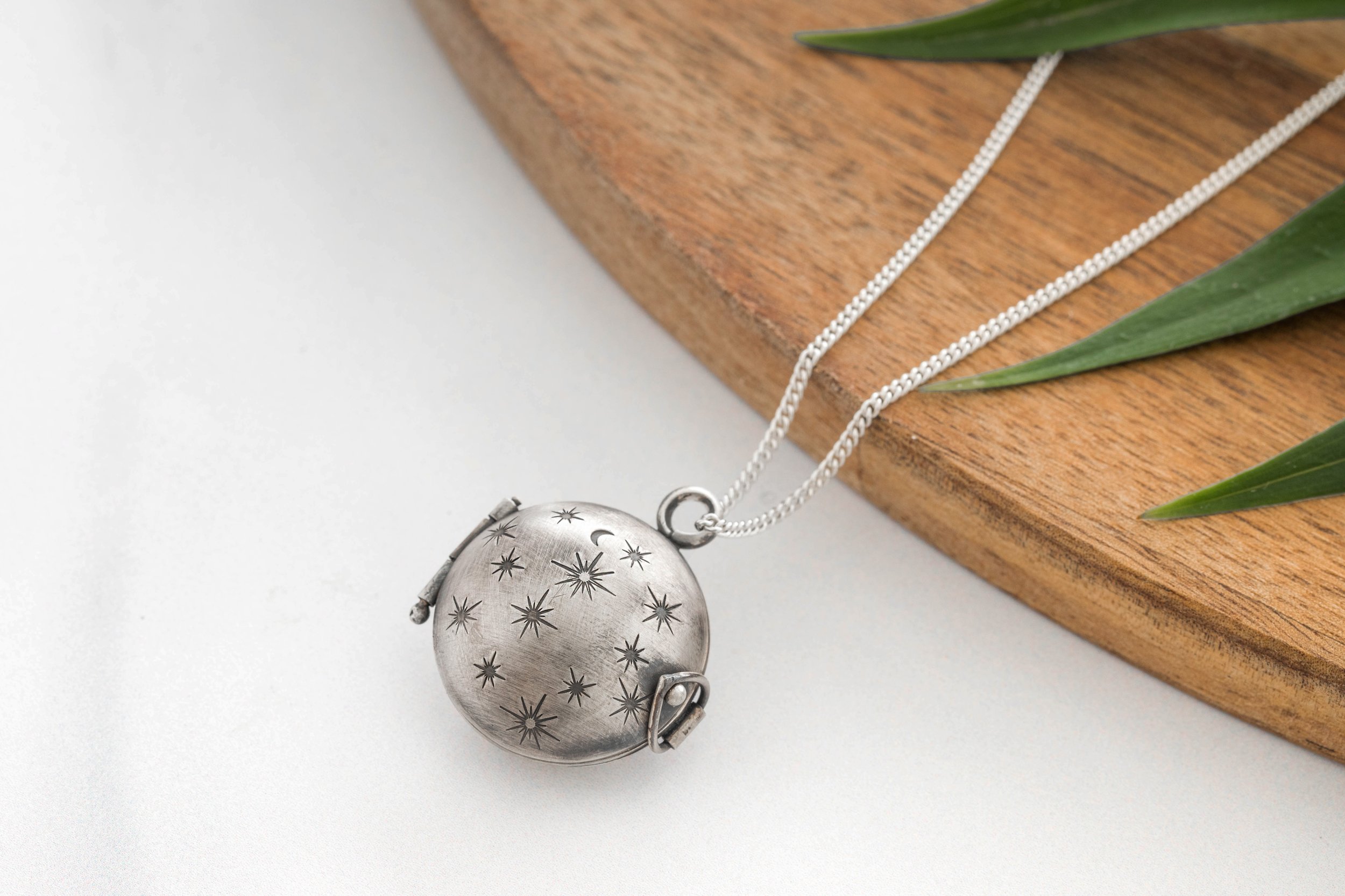 12 Free Jewellery Making Projects and Online Courses to Try This Summer