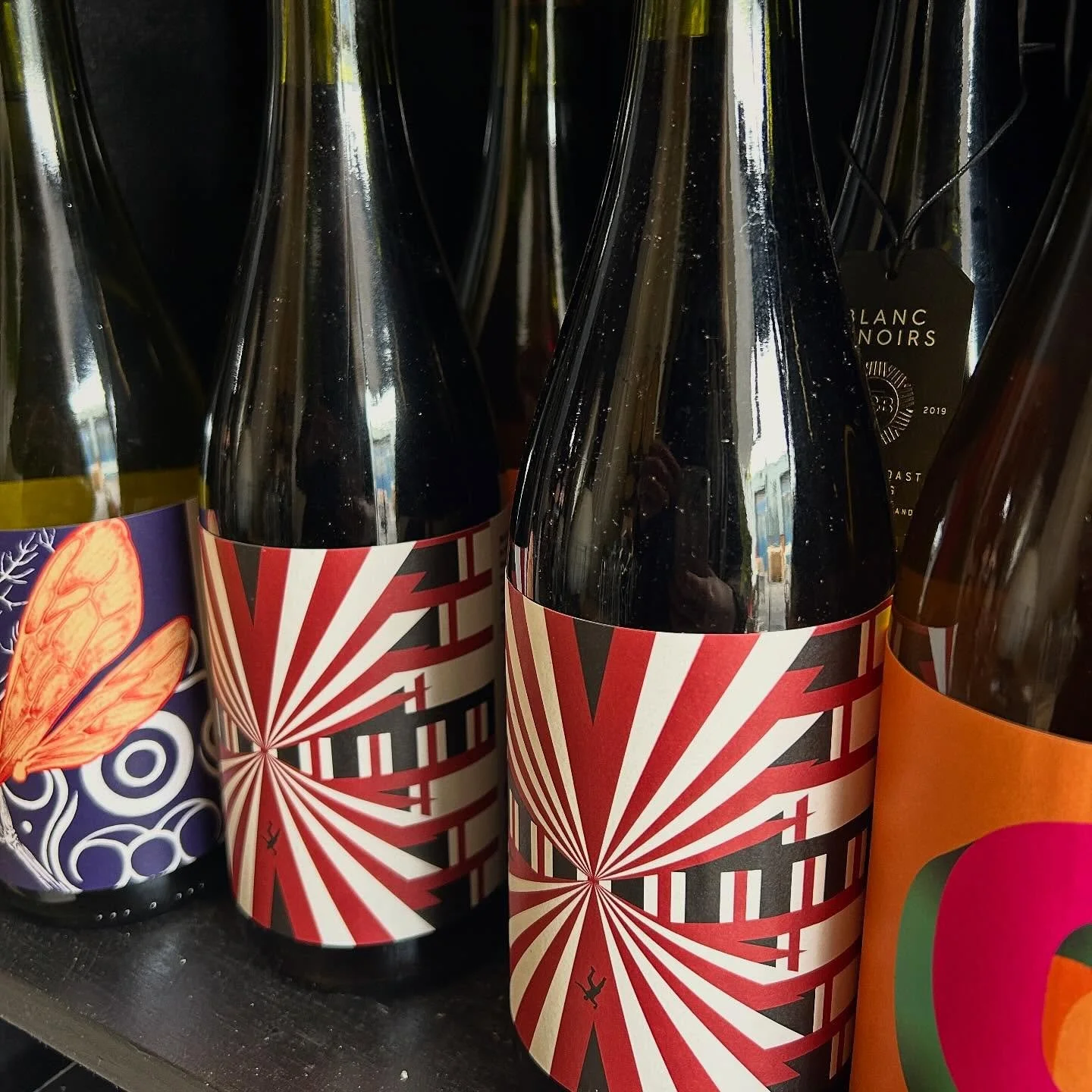 Drums, please 🥁 

Drums > space a cool 😎 and crunchy &lsquo;baby Grenache according to our Noble leader @sergioverrillo (and one of his secret favourites, just don&rsquo;t tell the other wines 🤫)

On the pour this Friday, get your red field ble