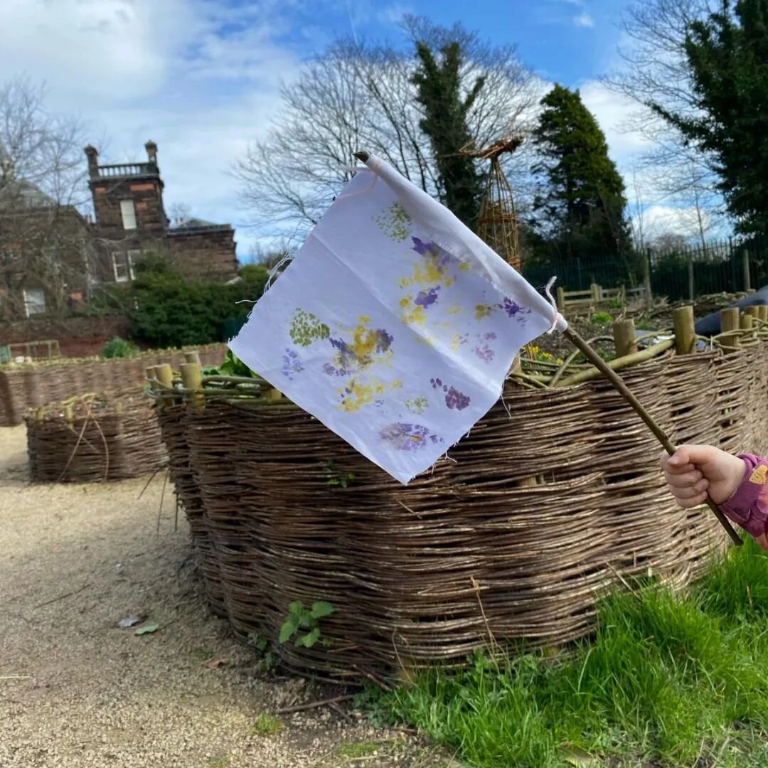 Spring Equinox hapazome flags with Mini and Baby clubs this week 🌸

This block of forest school for 0-5yrs is almost over, but we'll be running another block after Easter, so watch this space. Or, if you're not on our mailing list and would like to 