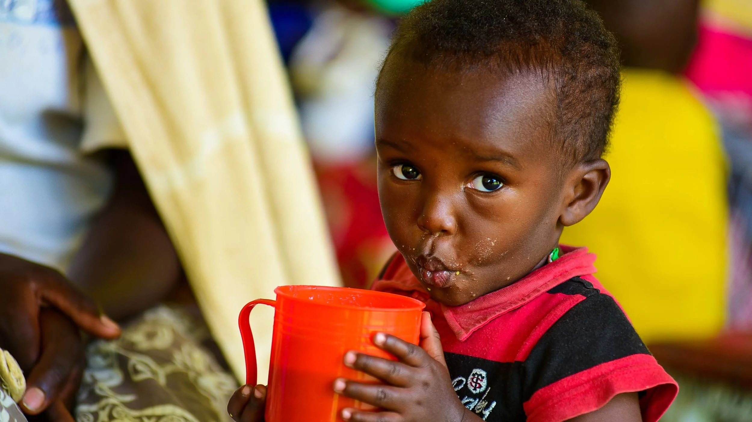 Umwana anywa Sosoma mu mahugurwa atangwa na GHI ku bijyanye no kuboneza urubyaro yabereye ku kigo nderabuzima cya Gatagara mu karere ka Musanze, Rwanda.