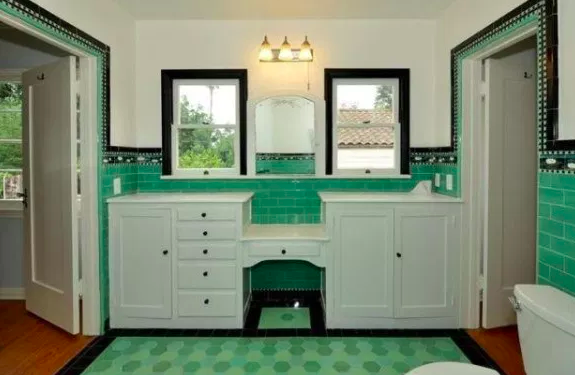 New Cabinetry + Old Tile = Garish Update