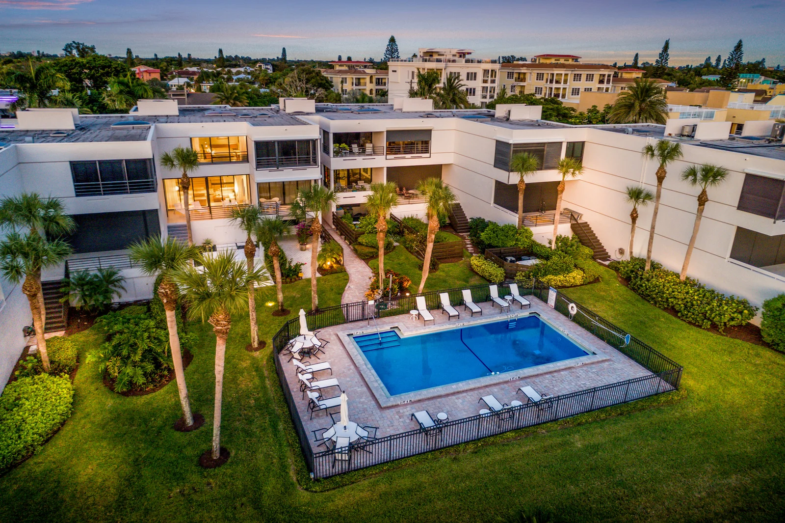 The staggered design allows every individual unit to have unobstructed water and beach views. Walk right out to the beautiful beachfront pool, overlooking the Gulf of Mexico and the sands of Siesta Key.