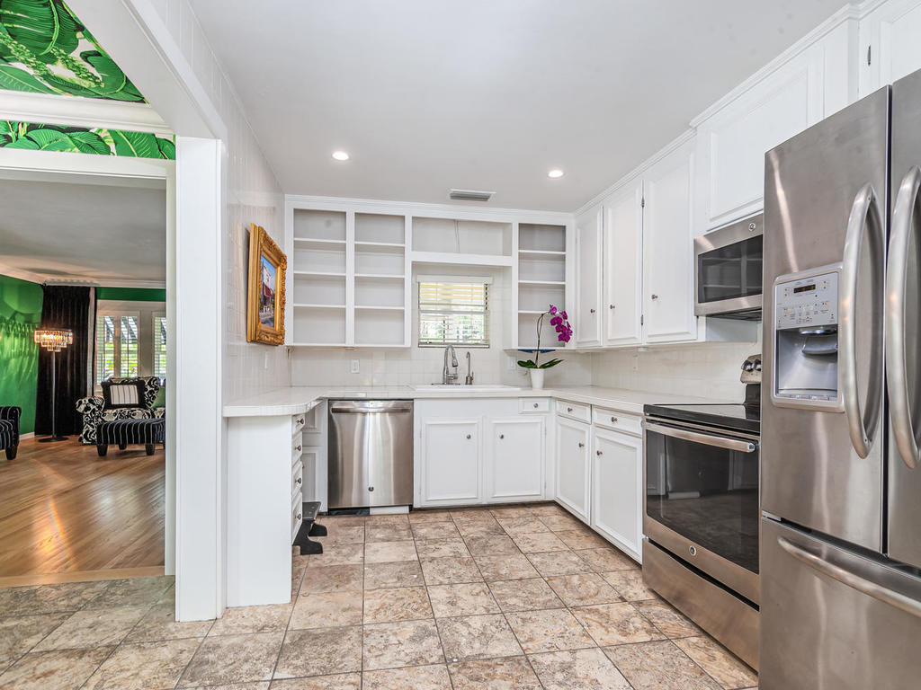 1952 Hibiscus St Sarasota FL-024-032-C H P team 024-MLS_Size.jpg