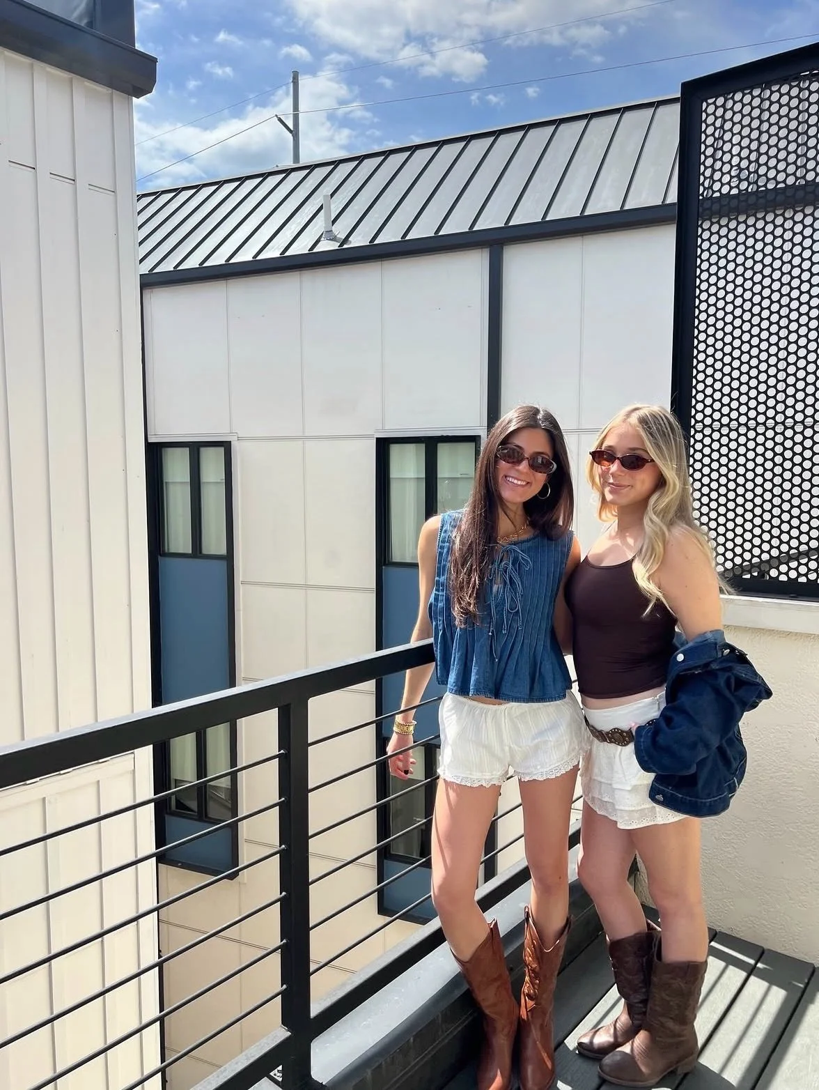 CHAPTER SPOTLIGHT 💚
Chapter: Phi Mu
School: Binghamton University
Location: Vestal, NY
Founded: October 19th, 1985
@aephibinghamton 

#aephi #sorority #sororitylife #spotlight #gogreek