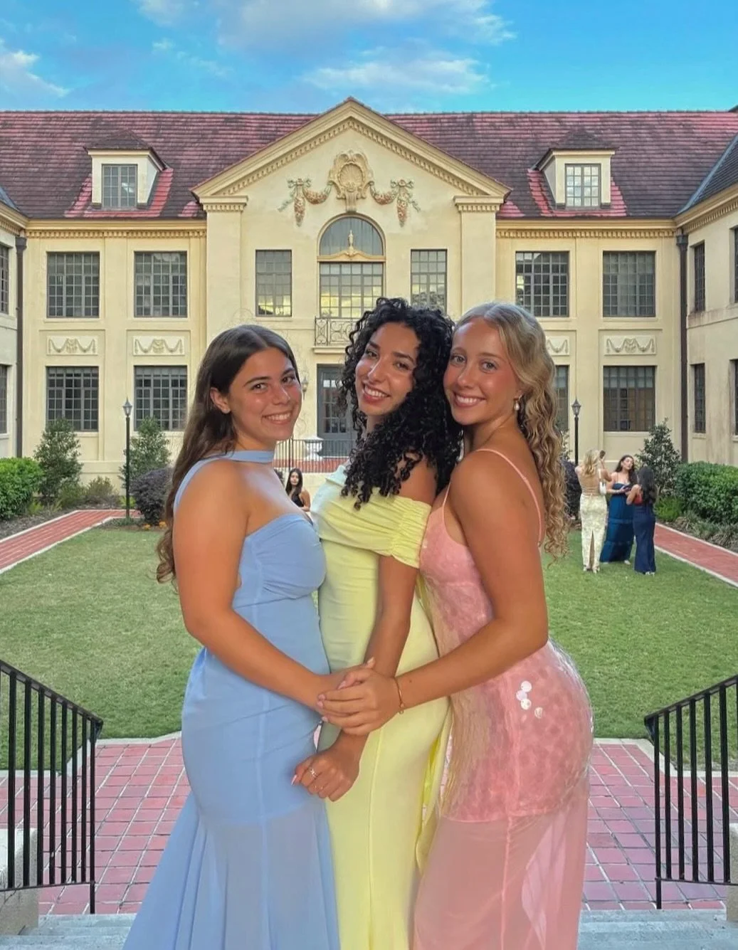 We 🩵 formal with @ufaephi!

#aephi #sorority #sororitylife #gogreek #sisterhood