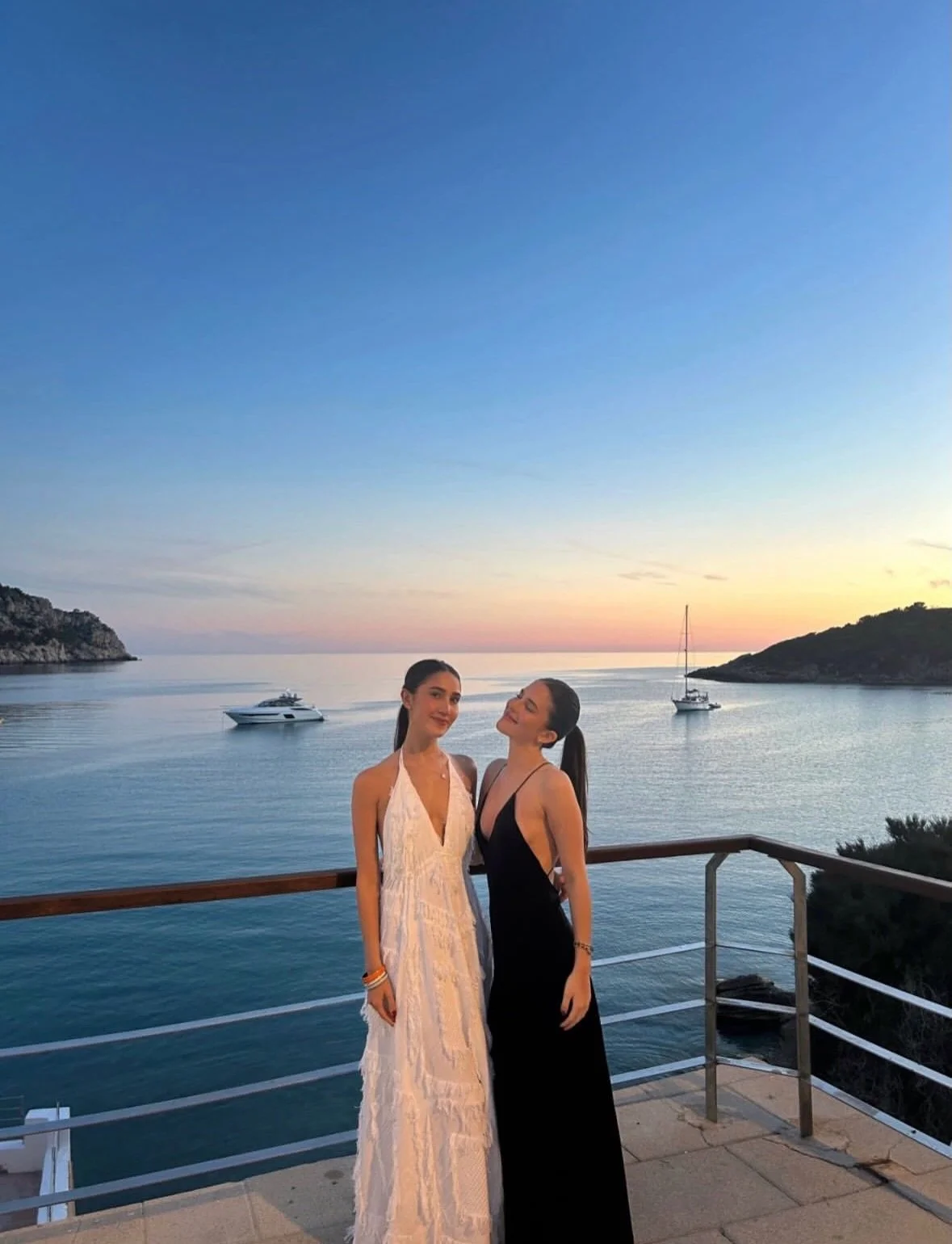 All around the world with @aephibu 🌎

#aephi #sorority #travel #abroad #sisterhood