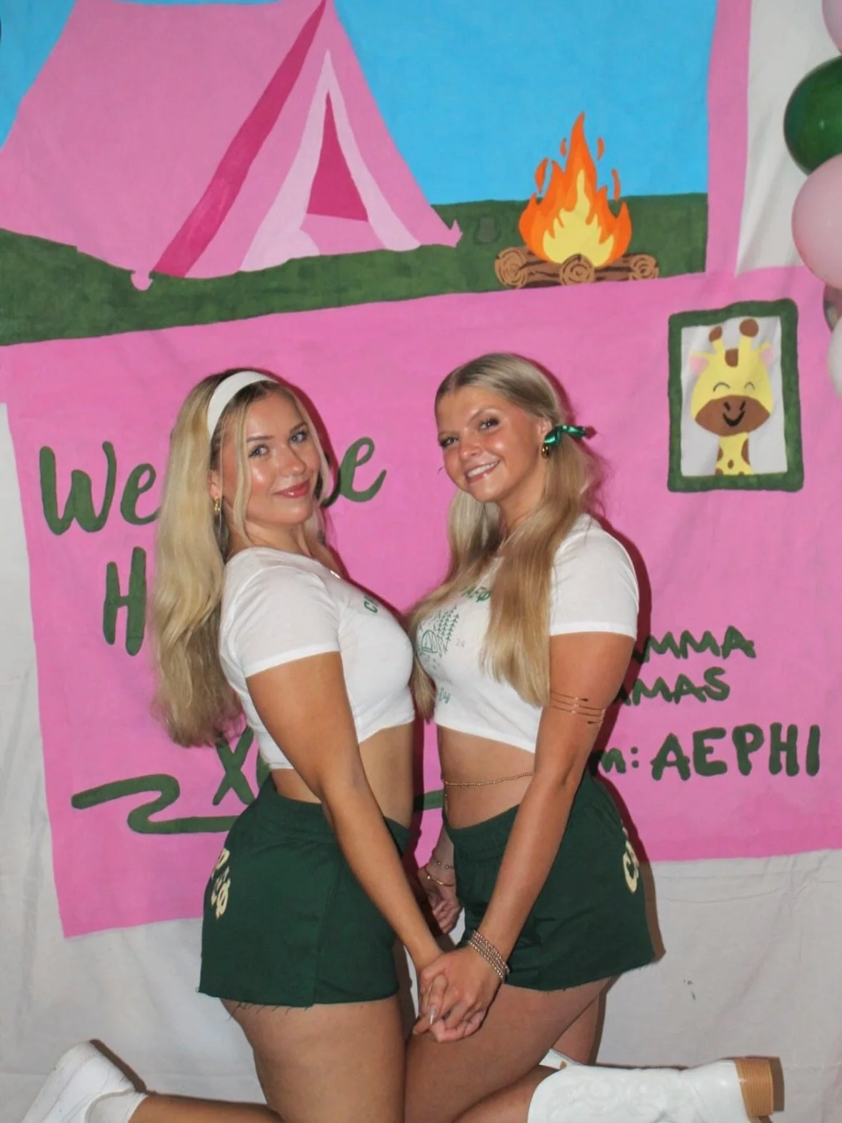 Happy National Creativity Day! If there&rsquo;s one thing phis are good at, it&rsquo;s being incredibly creative with ALL of their banners, shirts, and decor! 💚🤍

#aephi #alphaepsilonphi #sisterhood #gogreek #creativityday