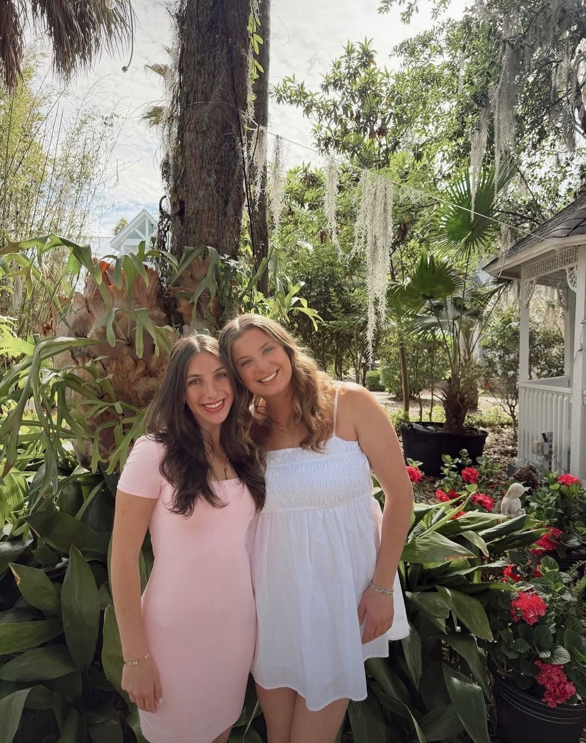 Summer activities with our sisters! 👯&zwj;♀️☀️

#aephi #sorority #gogreek #sisters #sisterhood