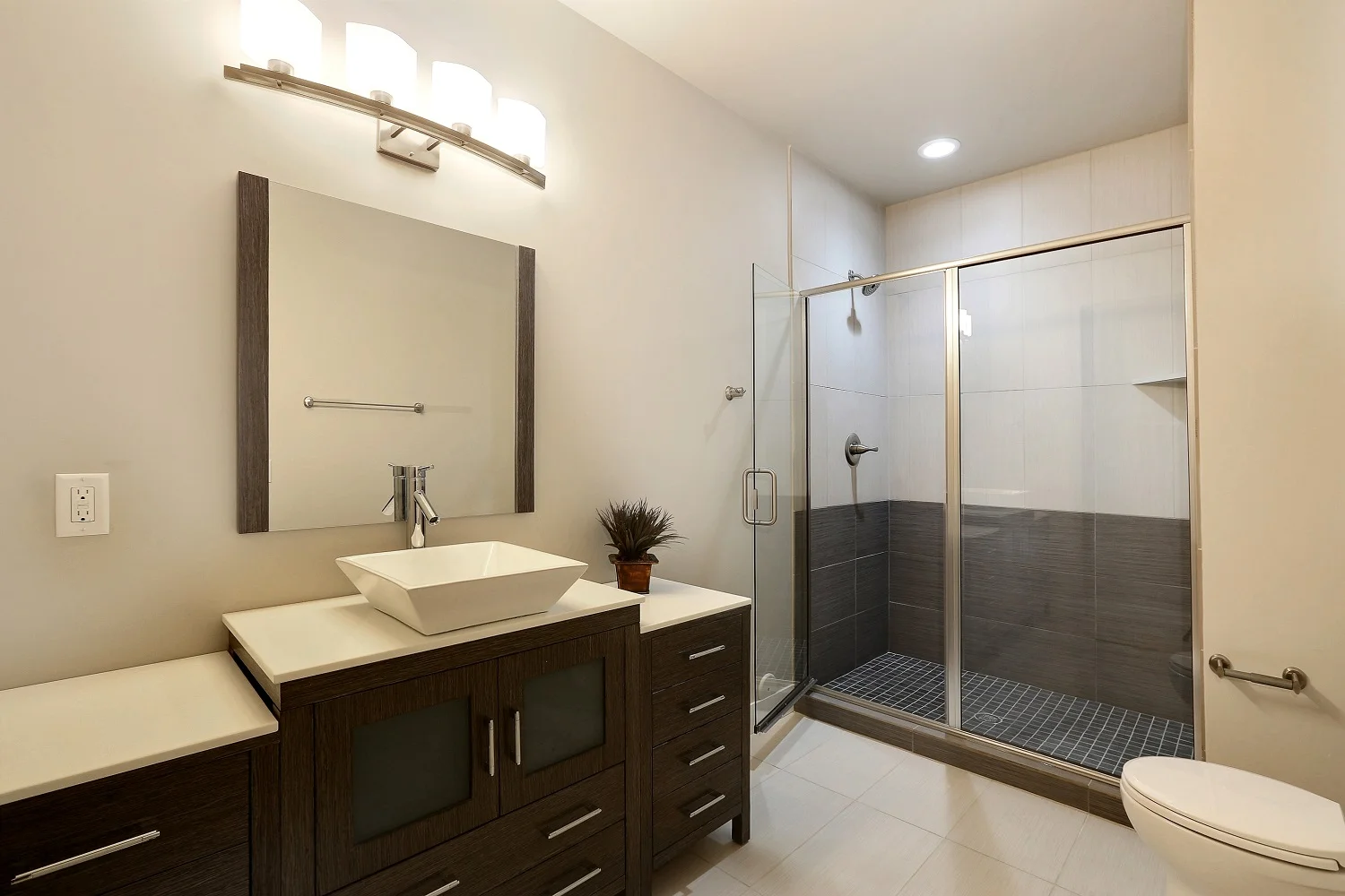 2nd Bathroom Small.jpg