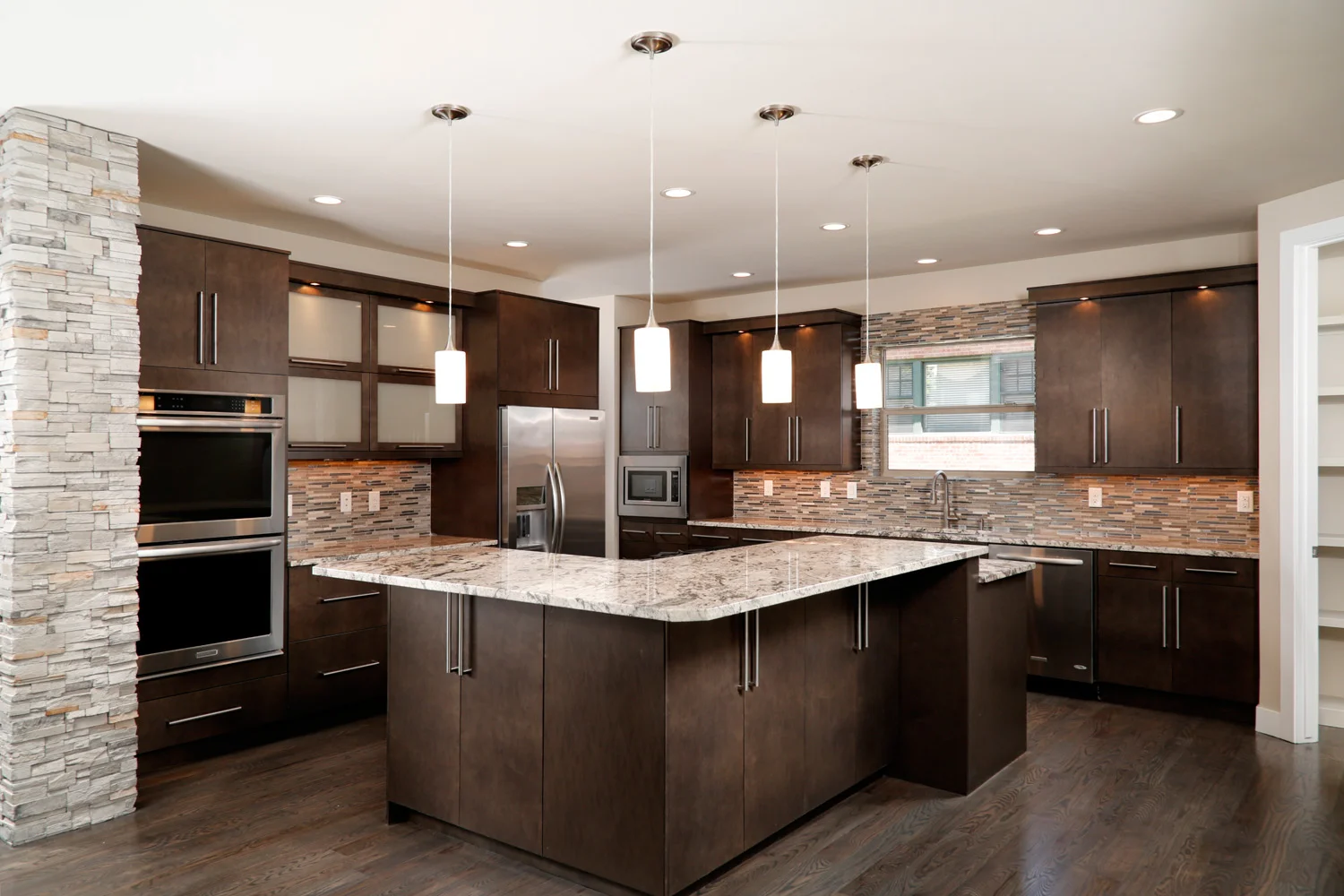 768 Cook St_05.jpg