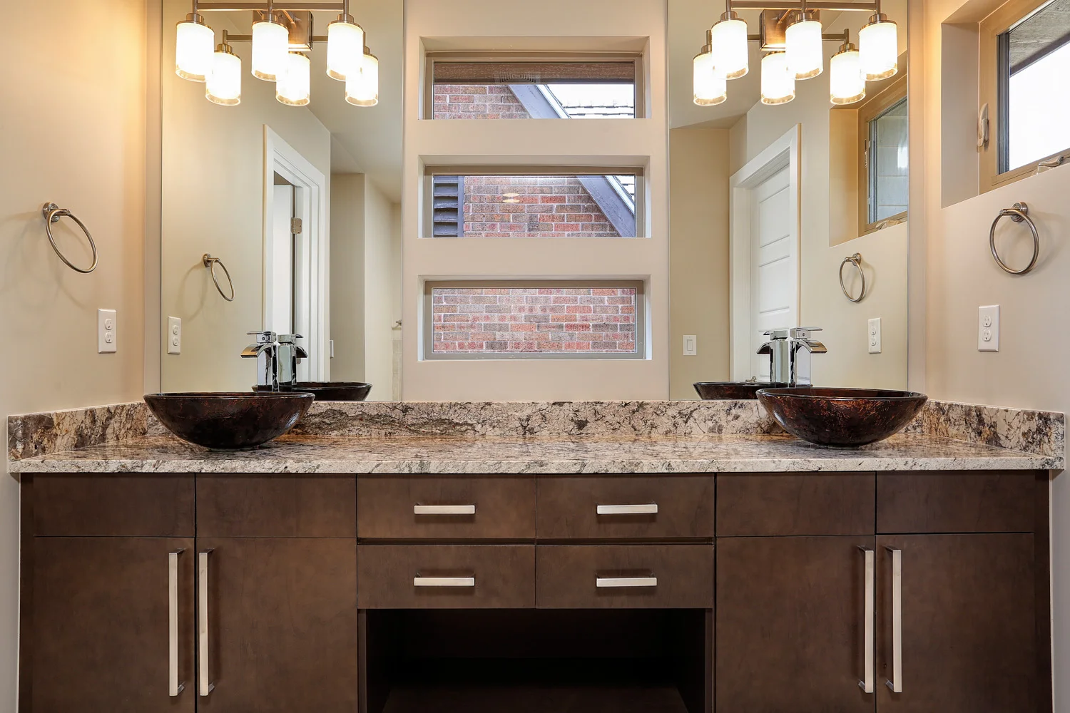 768 Cook St_13.jpg