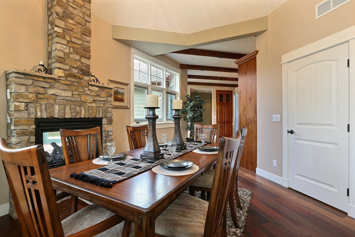 Breakfast Nook 2 small.jpg