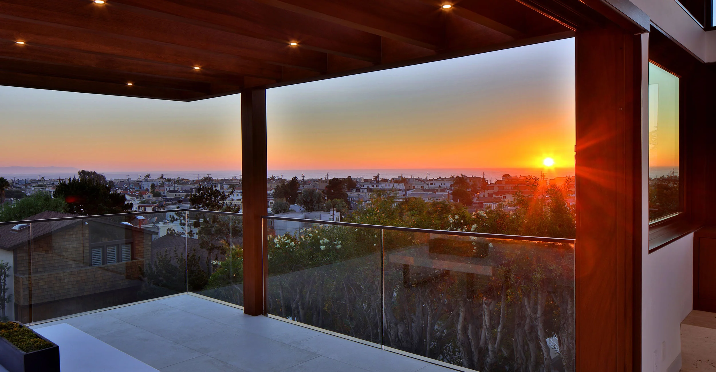 3-Manhattan-Beach-views-balcony-modern-architecture-SiliconBay.jpg