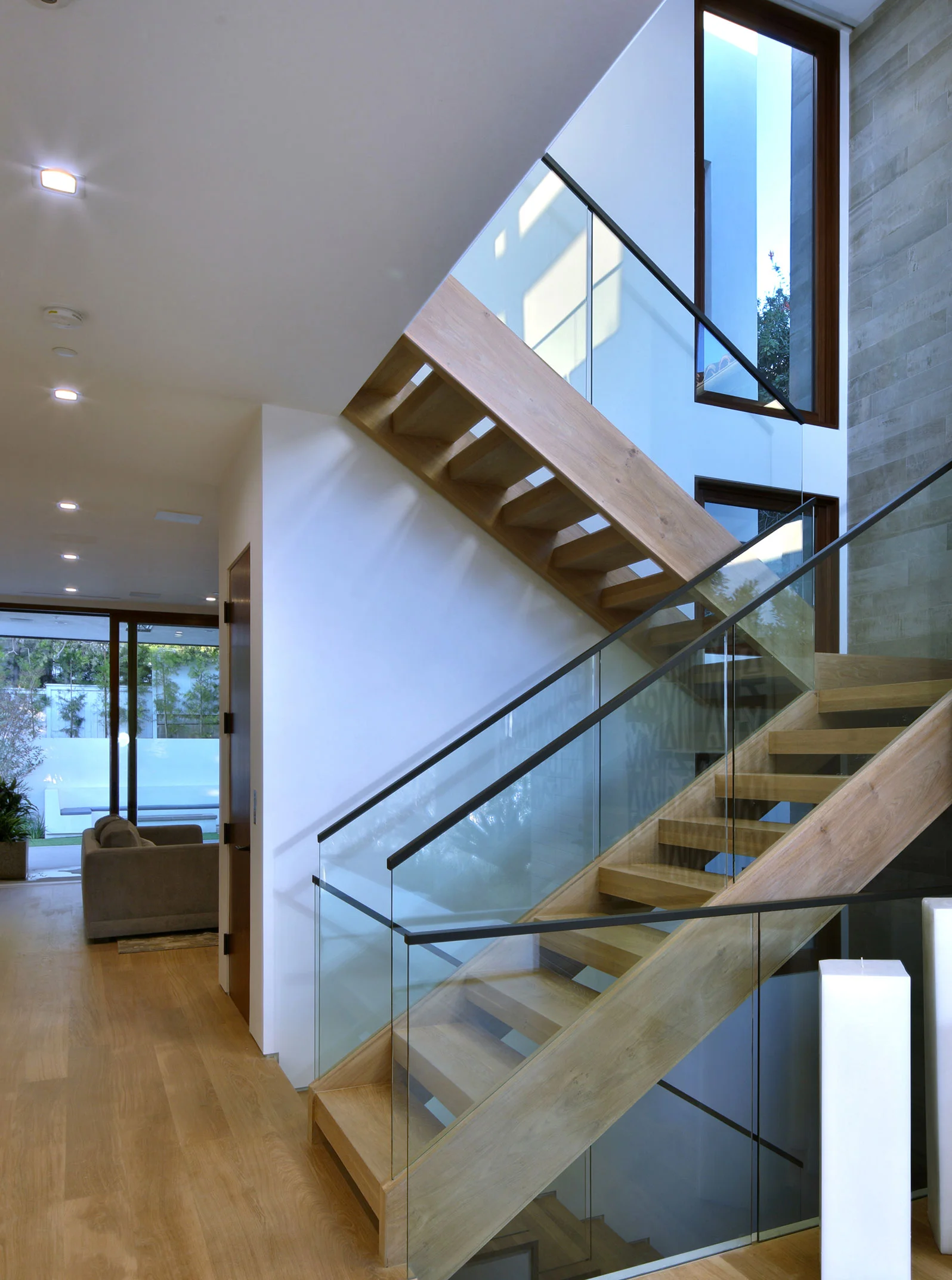 4-Modern-staircase-architecture-SiliconBay-los-angeles.jpg