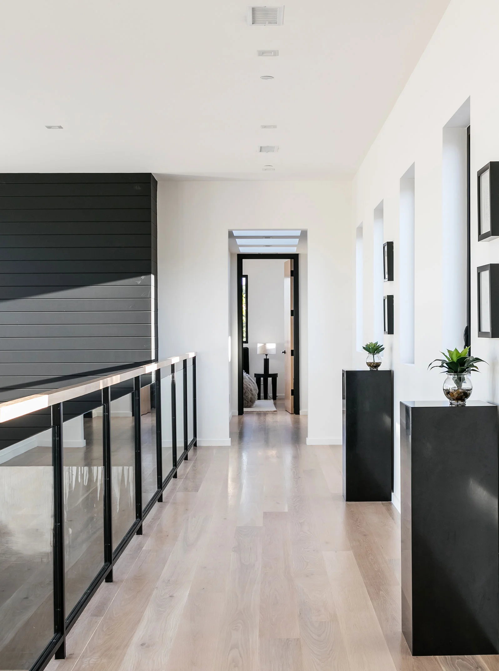 7-SiliconBay-contemporary-architecture-hallway-Losangeles.jpg