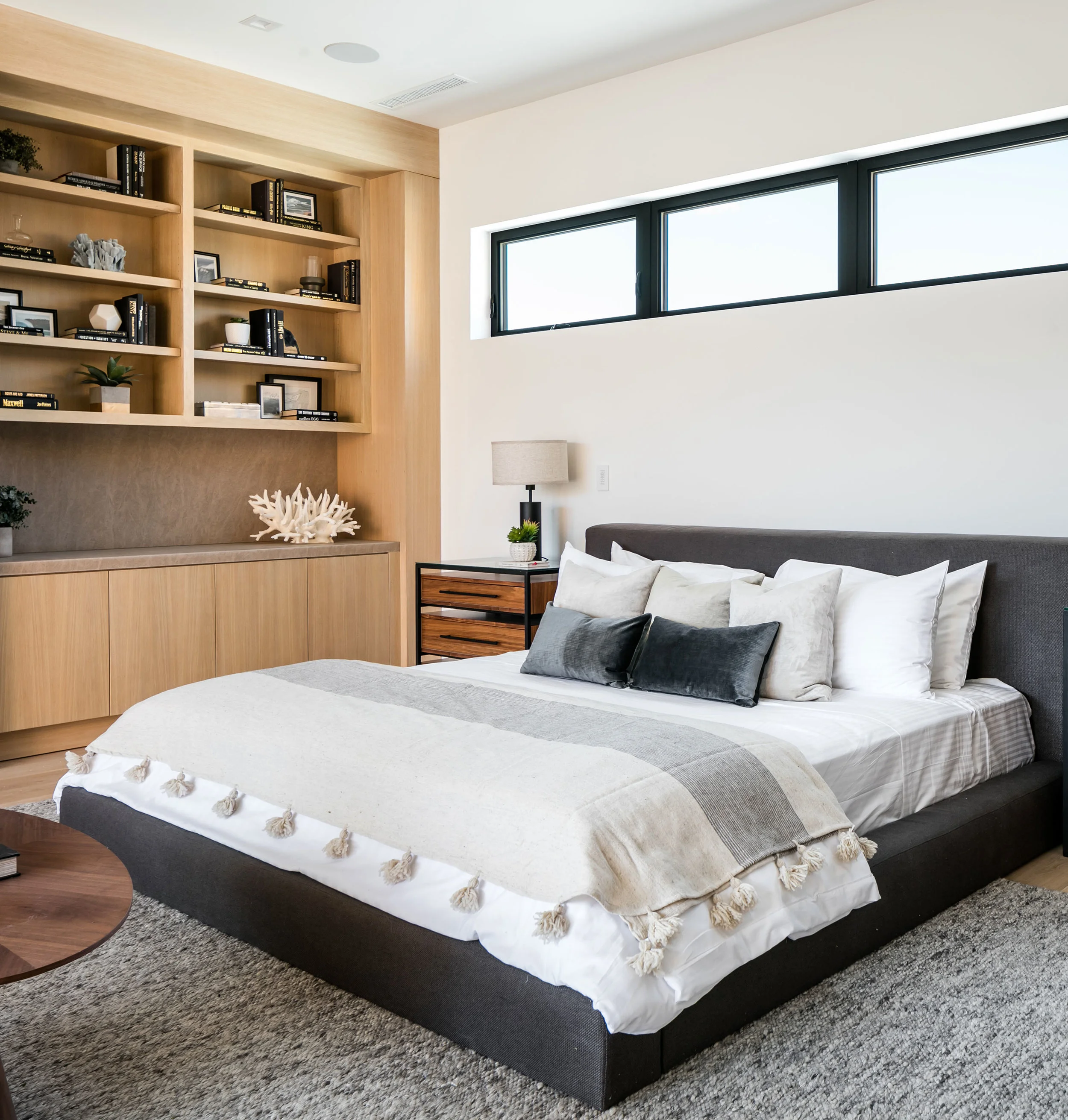 10-Contemporary-Los-Angeles-MasterBedroom-SiliconBay.jpg