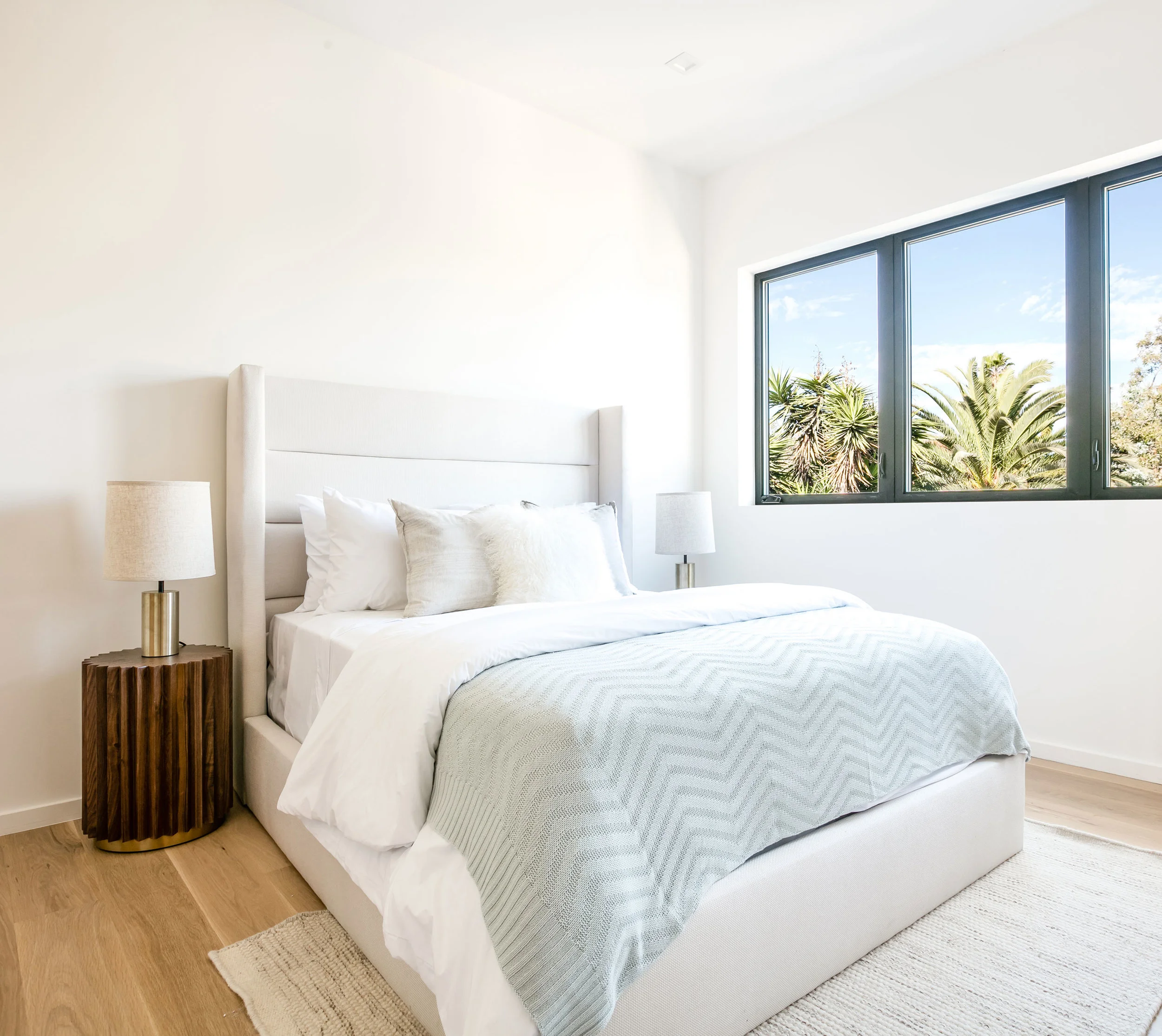 14-Bedroom-guest-los-angeles-contemporary-SiliconBay.jpg