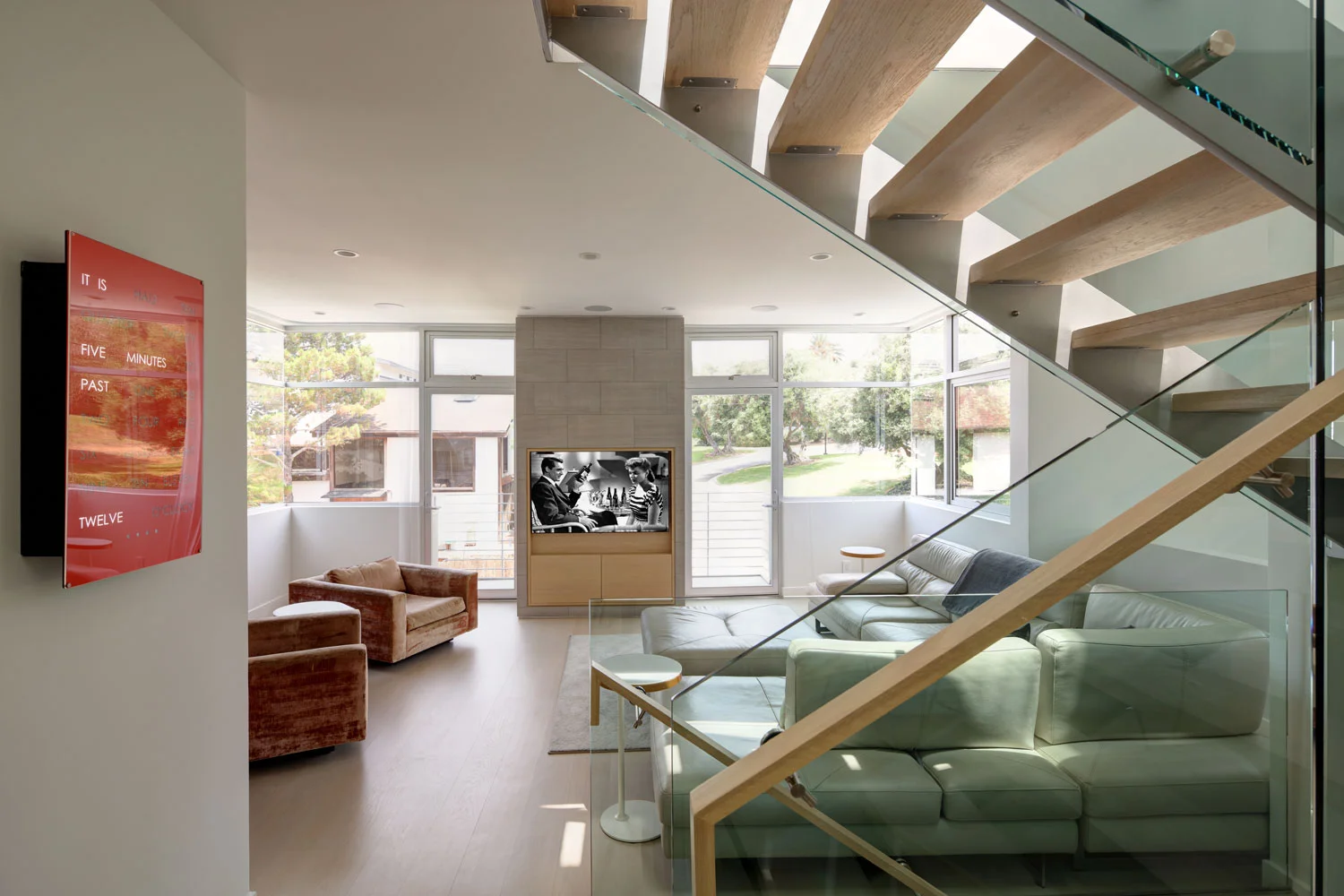 modern-living-room-glass-staircase-silicon-bay.jpg