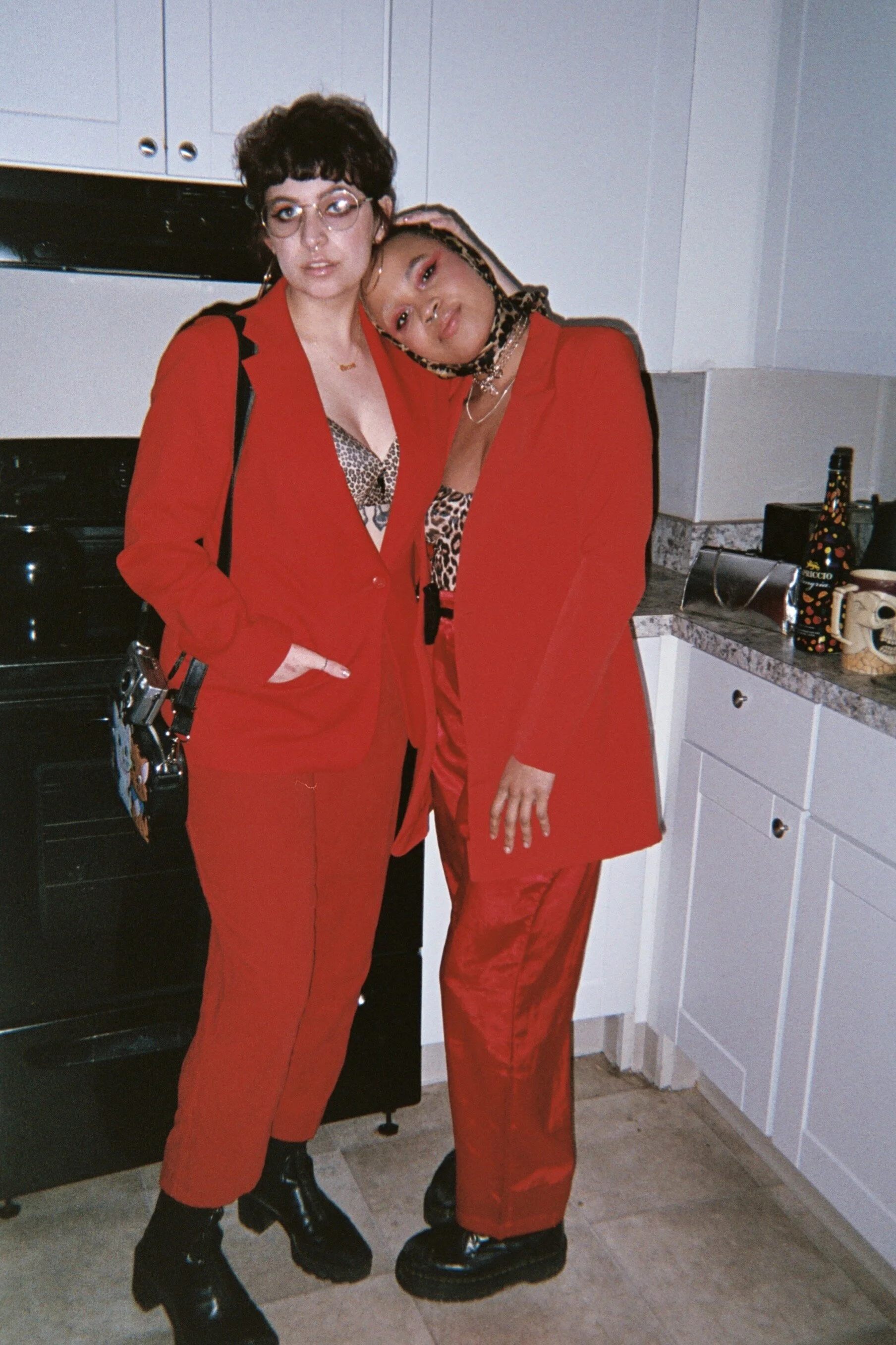 syd & micah accidentally matching, new year's eve, dec 2019