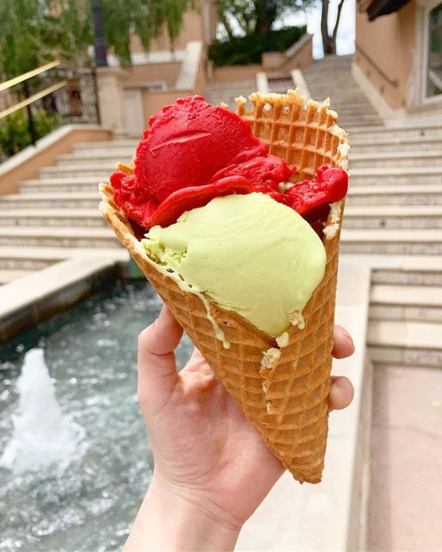 Raspberry lime + pistachio gelato in a waffle cone🍦🌺🍾 at the beautiful #CafeJulie of @thebroadmoor in #ColoradoSprings, built in 1918! 🍦🌺🍾 / 📷 credit to @tofoodies #visitcos #visitcolorado #coloradoLIVE #cofamtrip #toronto #🍦 #tofoodies