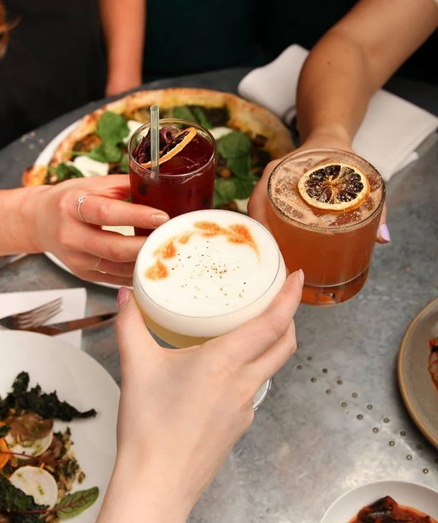 #GIVEAWAY!🍸Win 2 tickets to the WORLD GIN DAY celebration at #ChefsHouse on June 7th (tomorrow eve!)! The night is packed with a cocktail reception, guided gin tasting led by @cocktails.corbybeat followed by a gin-themed dinner and MORE! 🌿🍽🍸🥒🍋T