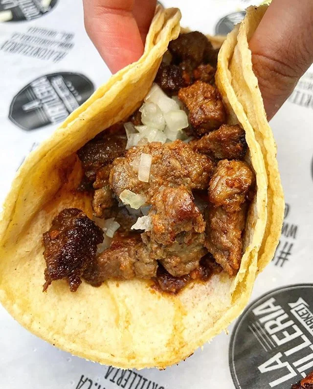 Los campechanos (steak and pork with cilantro and onions) 🌮🌮🌮 / 📷 credit to @toronto_food #latortilleria #tacos #🌮 #inmyhand #foodstagram #tofoodies