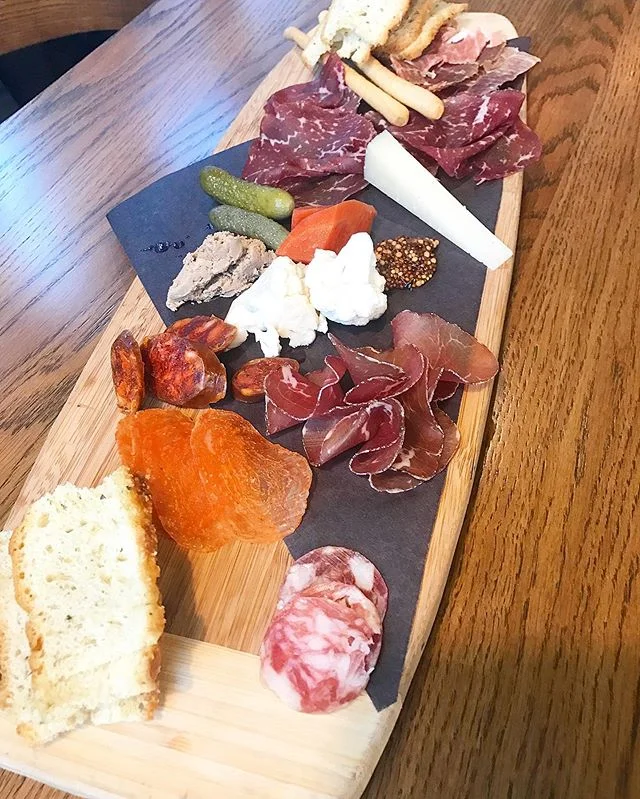 #GIVEAWAY! 💖 Celebrate World Tapas Day Culinary Market on Thursday, June 20th with @gbcchca! 🥘🍽🍷🍻🥩🍋🥖
At this walk-around market, you&rsquo;ll taste tapas, fine wines🍷, and other culinary delights provided by renowned food and beverage purvey