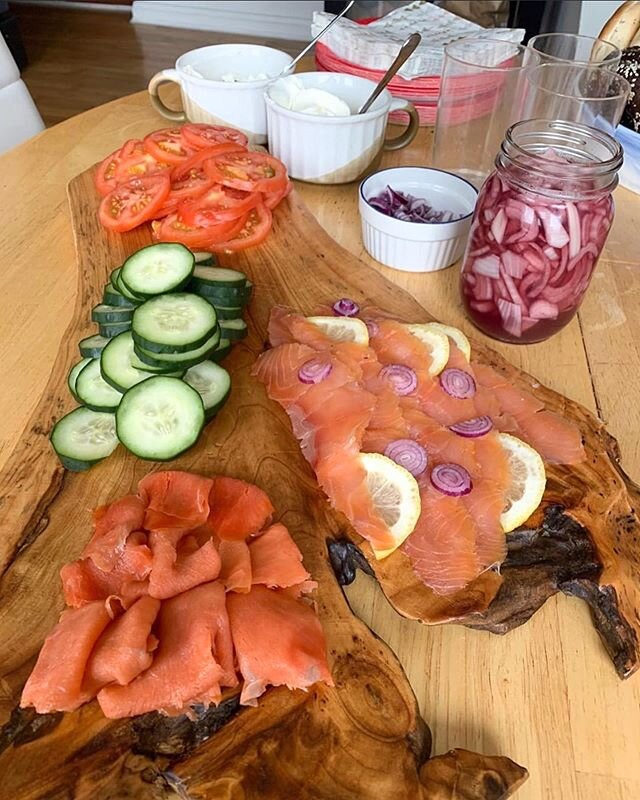 ⁣For a #torecipes-approved Bagel Board, we recommend: freshly baked bagels, Smoked Salmon with dill🐟, lemon Capers, pickled onions🧅, tomatoes, cucumber and cream cheese (add in your own flavouring?!) 🍅🥯⠀
⠀
⠀
When you're &quot;board&quot; in the h