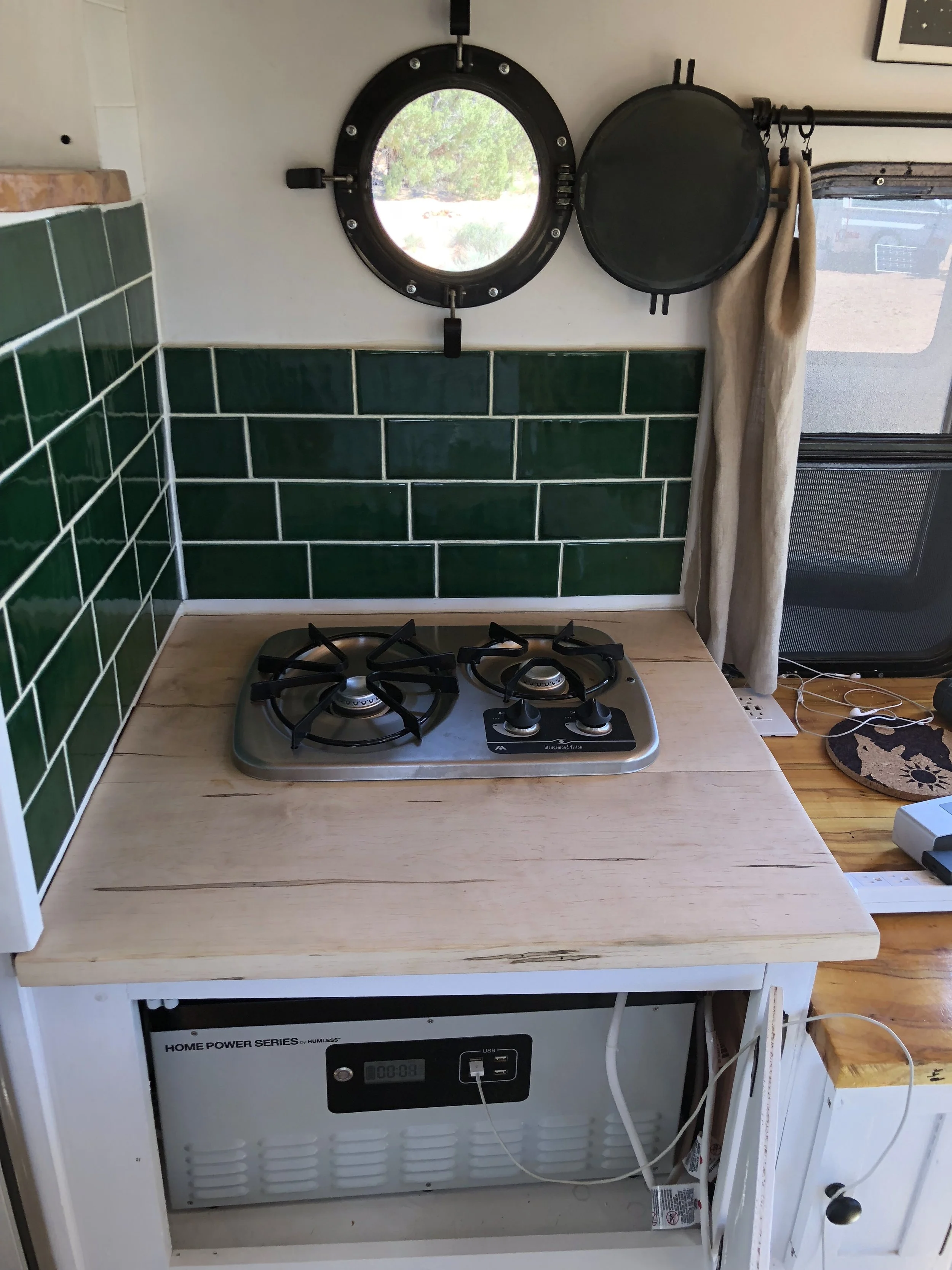 New stove top and the Humless Home 1.5 in its new cabinet!