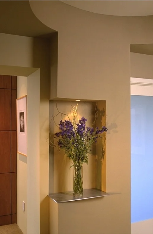 455 Foyer to Liv Rm.jpg