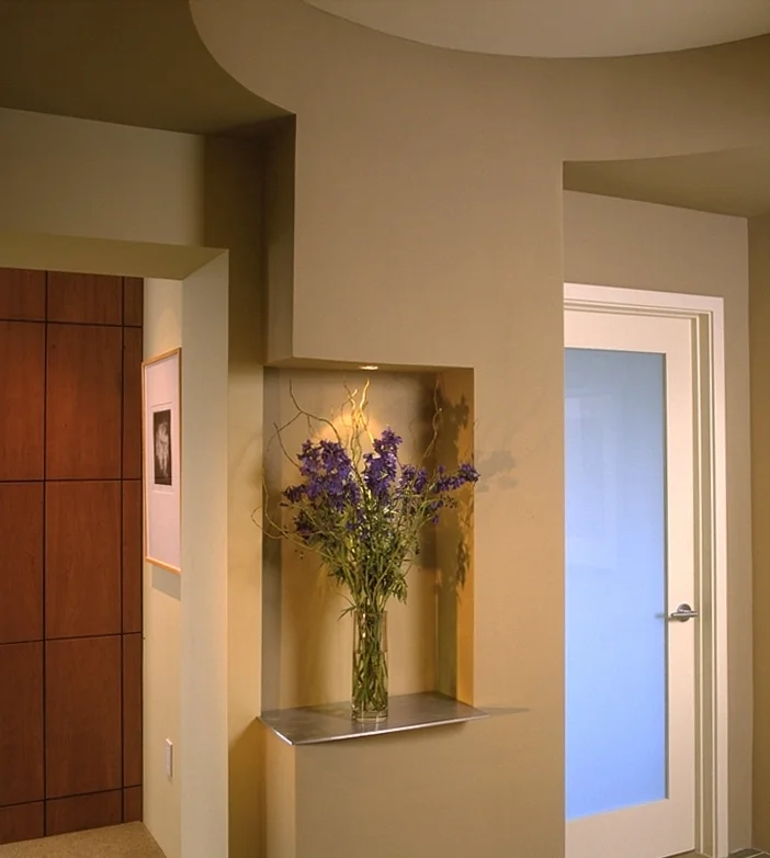 455 Foyer to Liv Rm.jpg