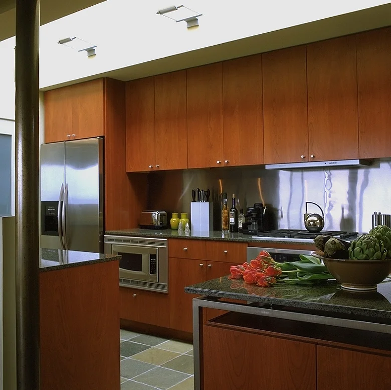 455 Kitchen.jpg