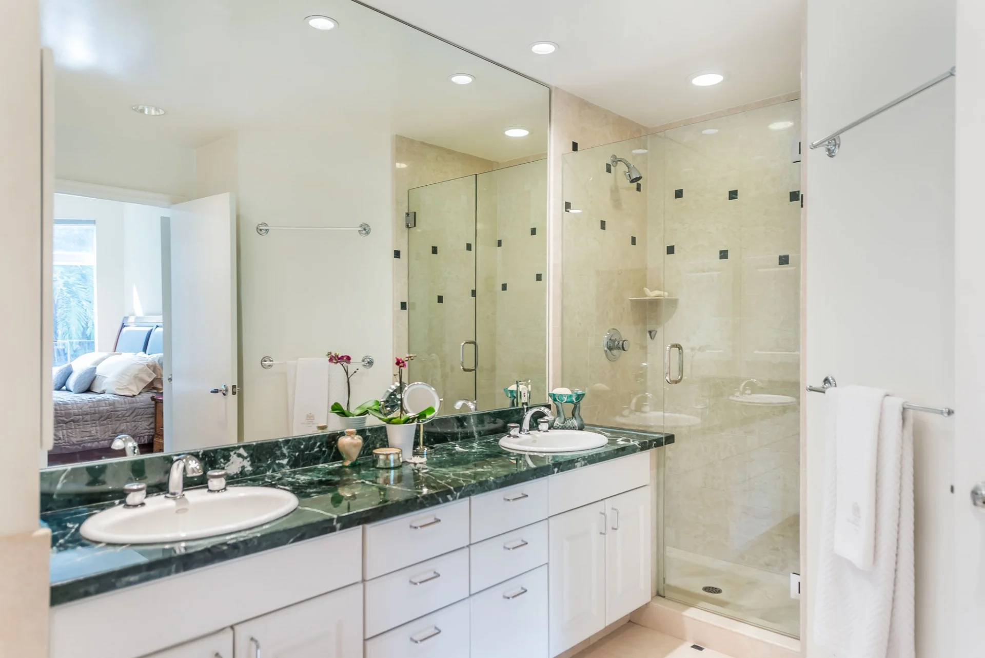 1348Noe_2_bath-1920x1282.jpg
