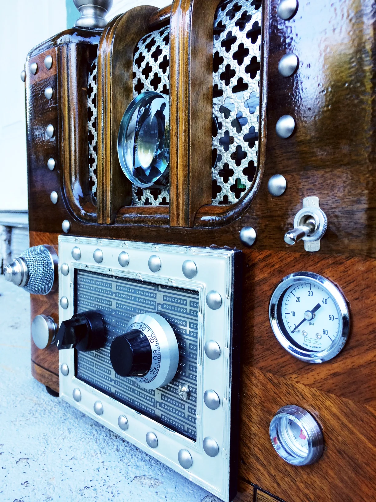 steampunk-air-driven-radio-gauges.JPG