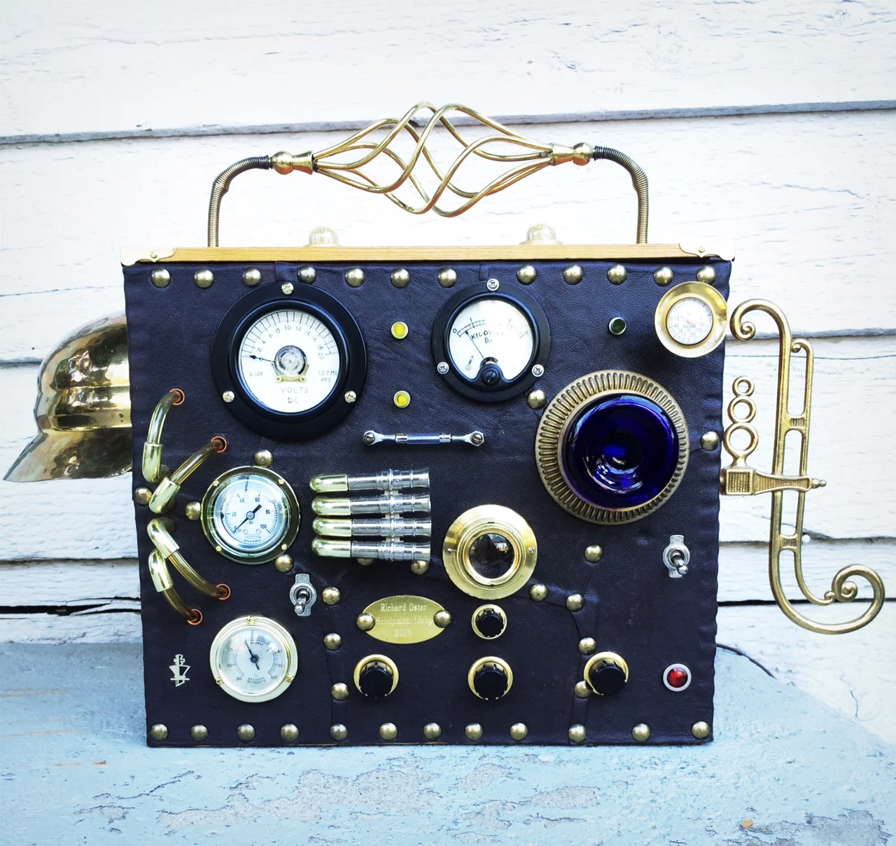 steampunk-whiskeybox-radio.JPG