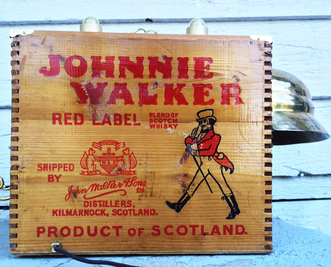 steampunk-whiskeybox-radio-johnnie-walker.jpg