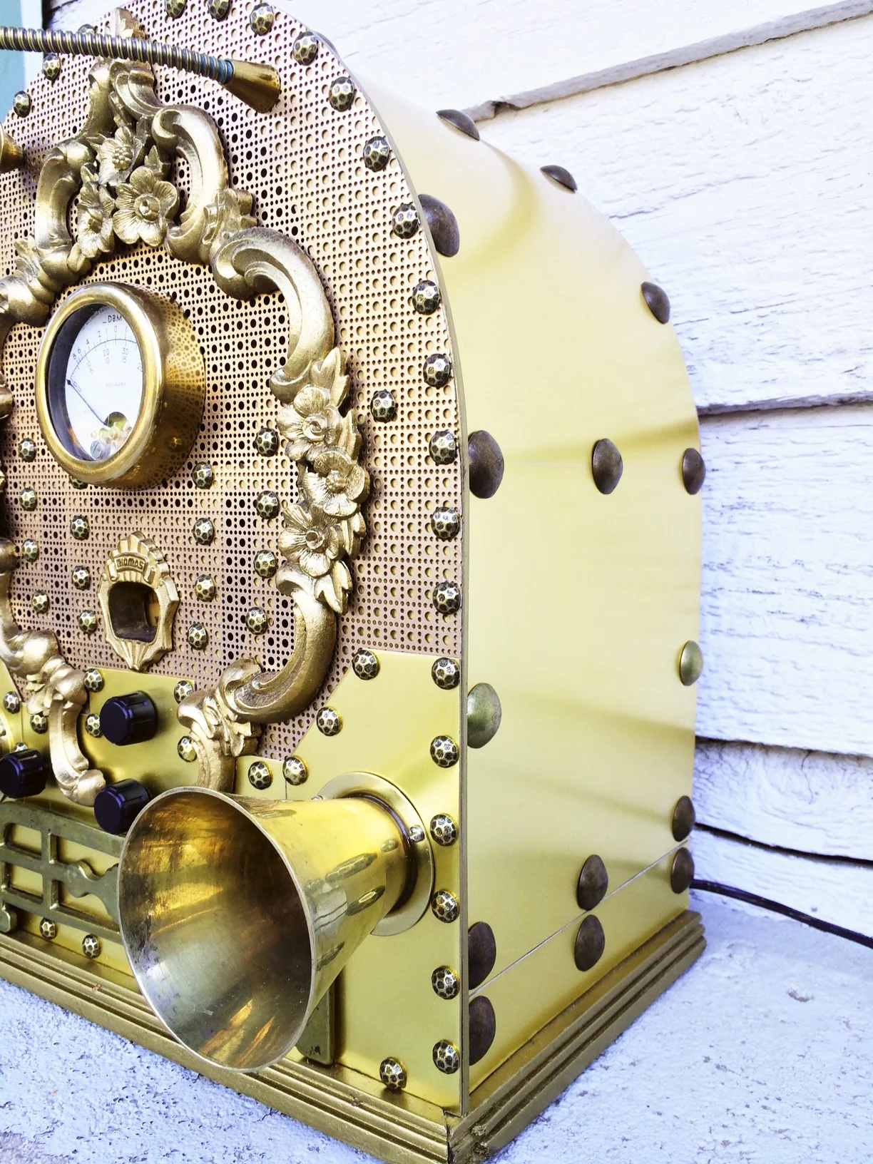Steampunk-Art-Deco-Brass-Cathedral-Radio-Speakers-Side.JPG