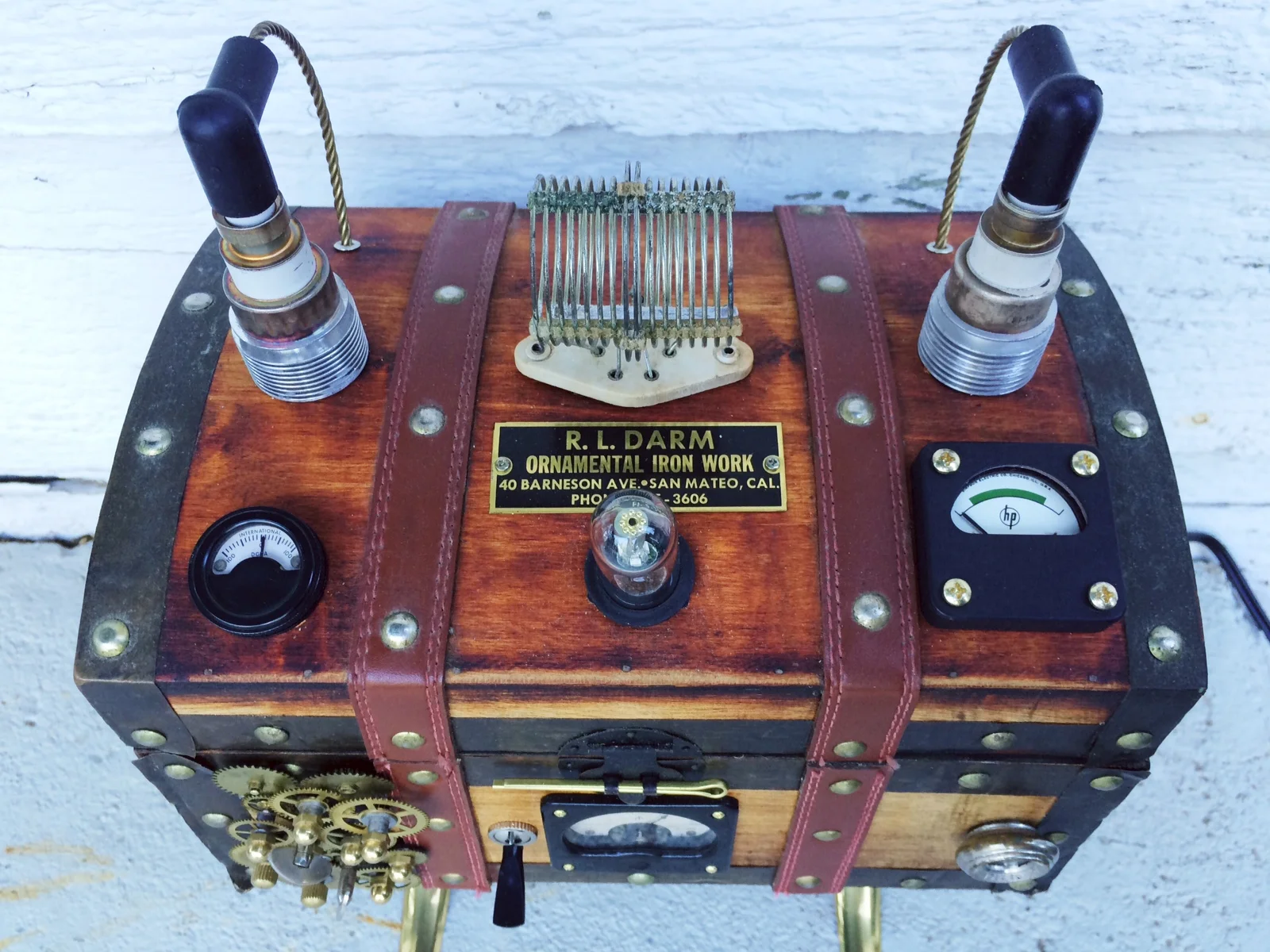 Steampunk-Wooden-Chest-Radio-Art-Top.JPG
