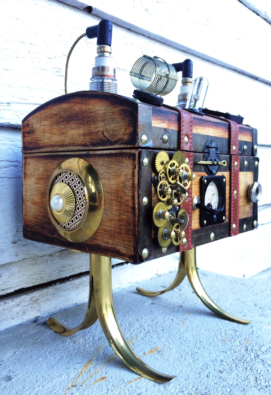 Steampunk-Wooden-Chest-Radio-Art-Side.JPG
