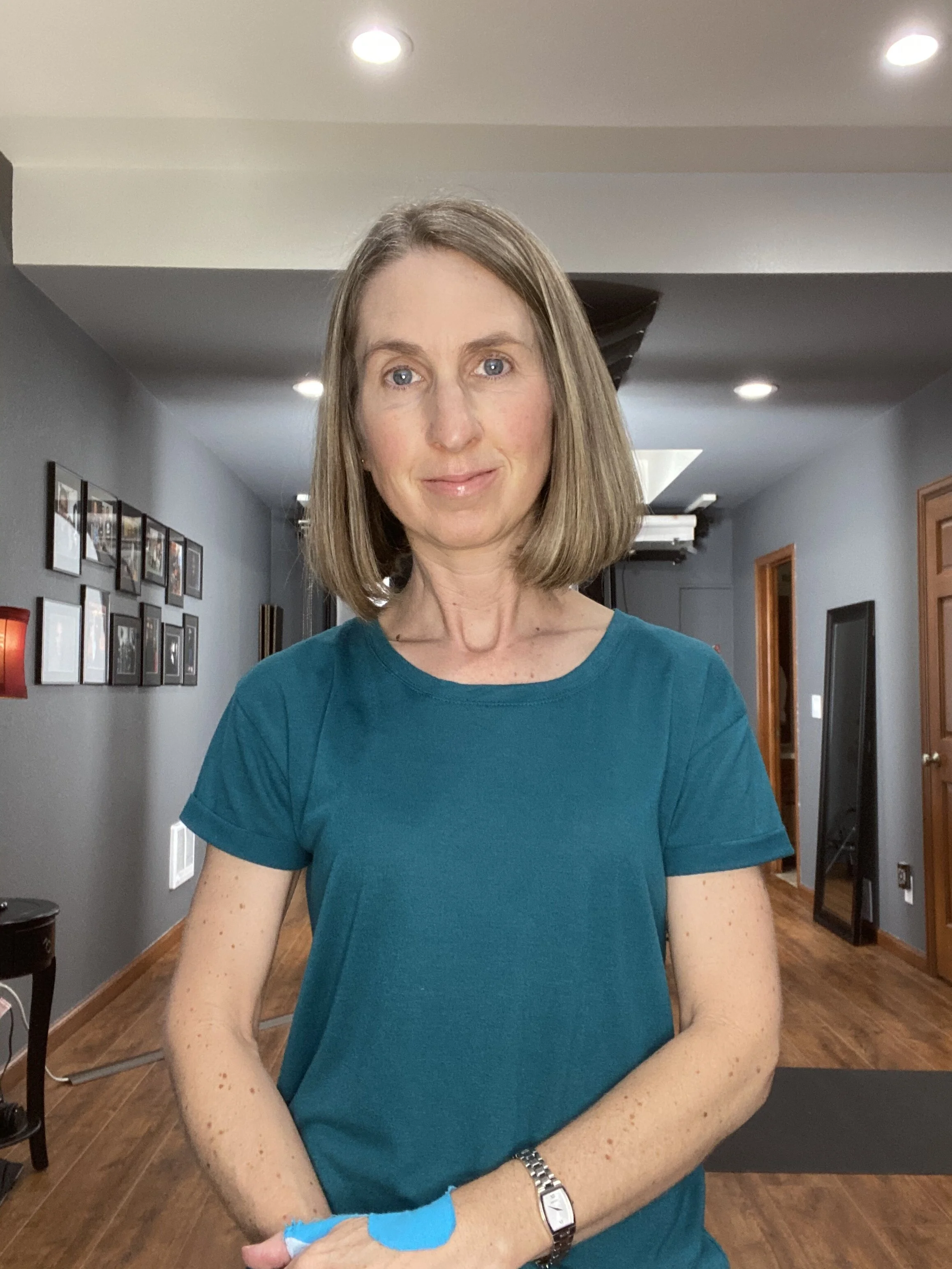 Video 1: Room lights, window and ring light