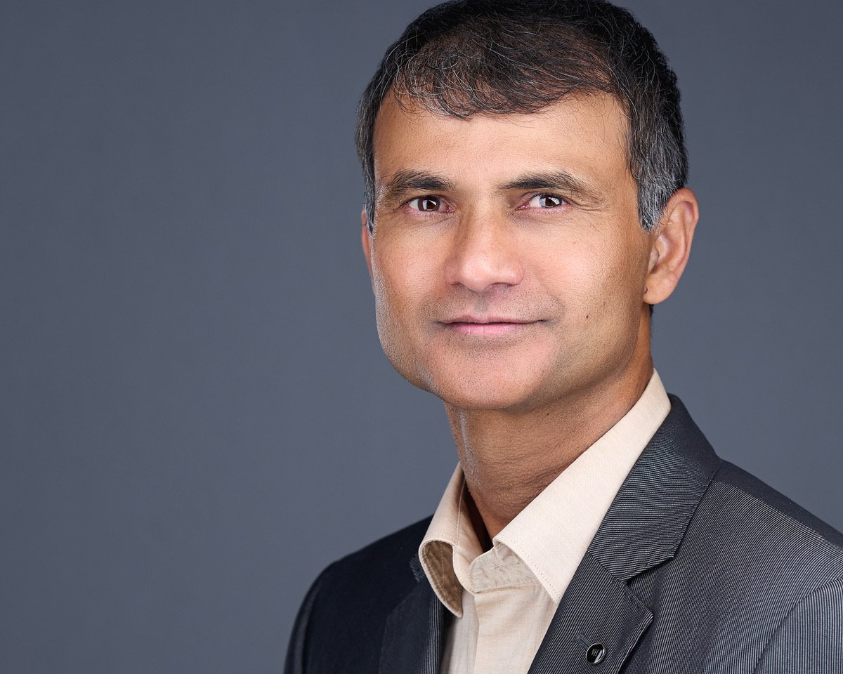 How to Find the Perfect Company Photographer Near You for Your Business